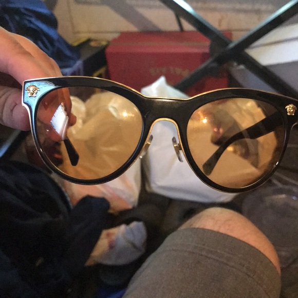 Versace limited edition red lenses - Picture 2 of 3